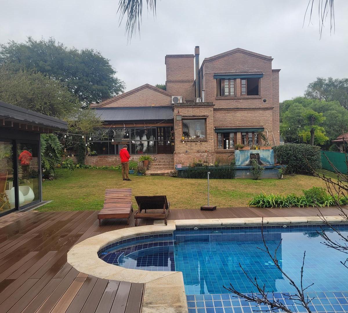 Foto de Venta Casa en country Cuatro Hojas - 4 dormitorios - Pileta, Quincho, imagen 1