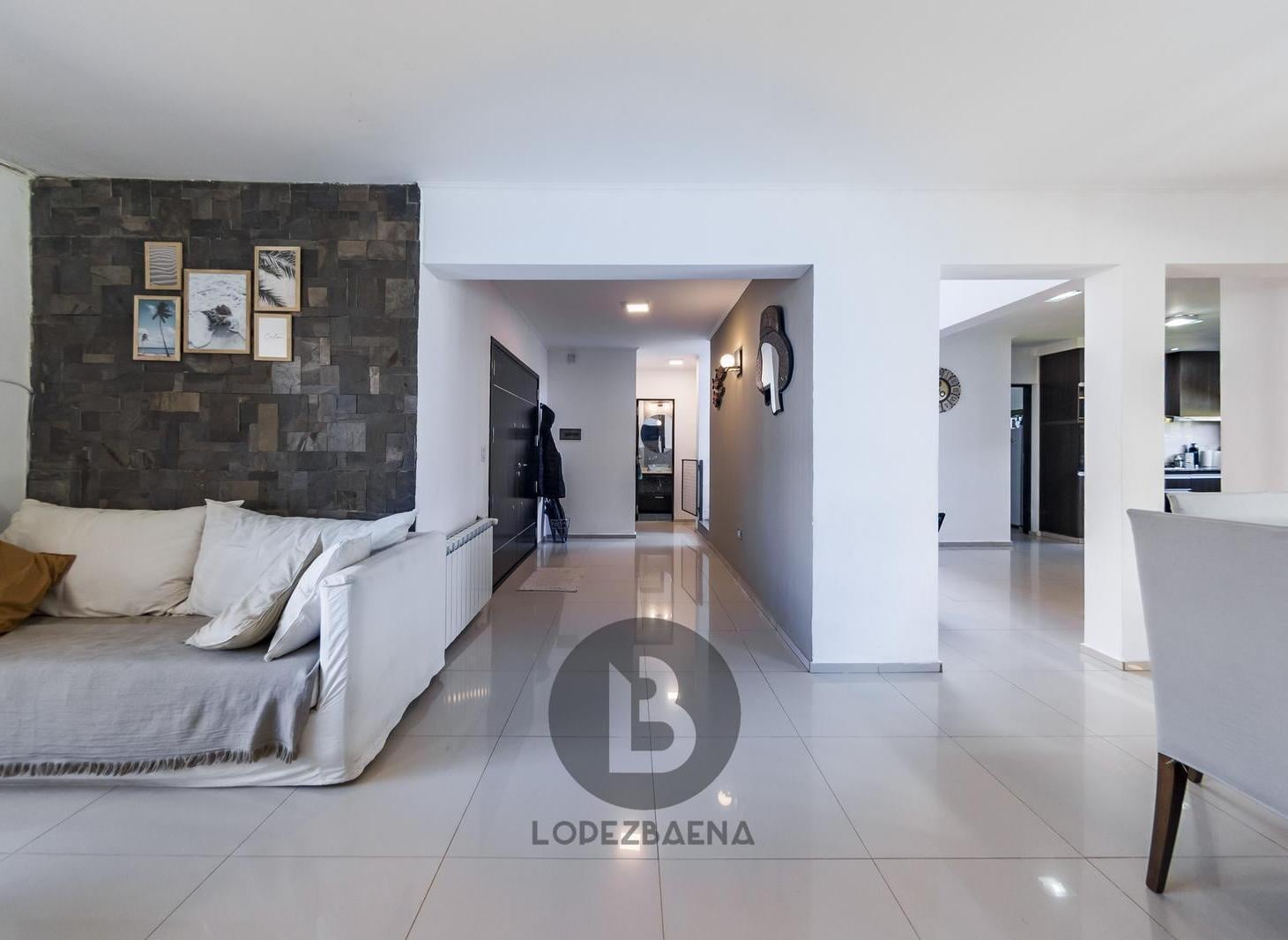 Foto de CASA 4 DORMITORIOS EN TEJAS TRES!!!, imagen 1