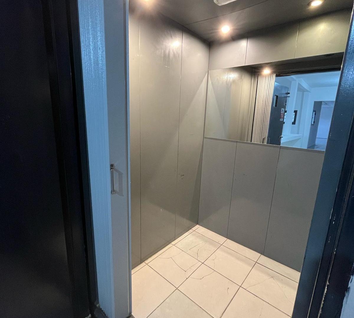 Foto de Oficina en alquiler, piso completo con ascensor en Barrio Alberdi, imagen 1