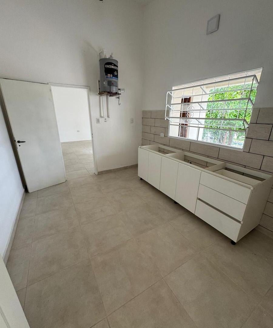 Foto de Venta de Casa Remodelada Integramente en la Tranquilidad de, imagen 2