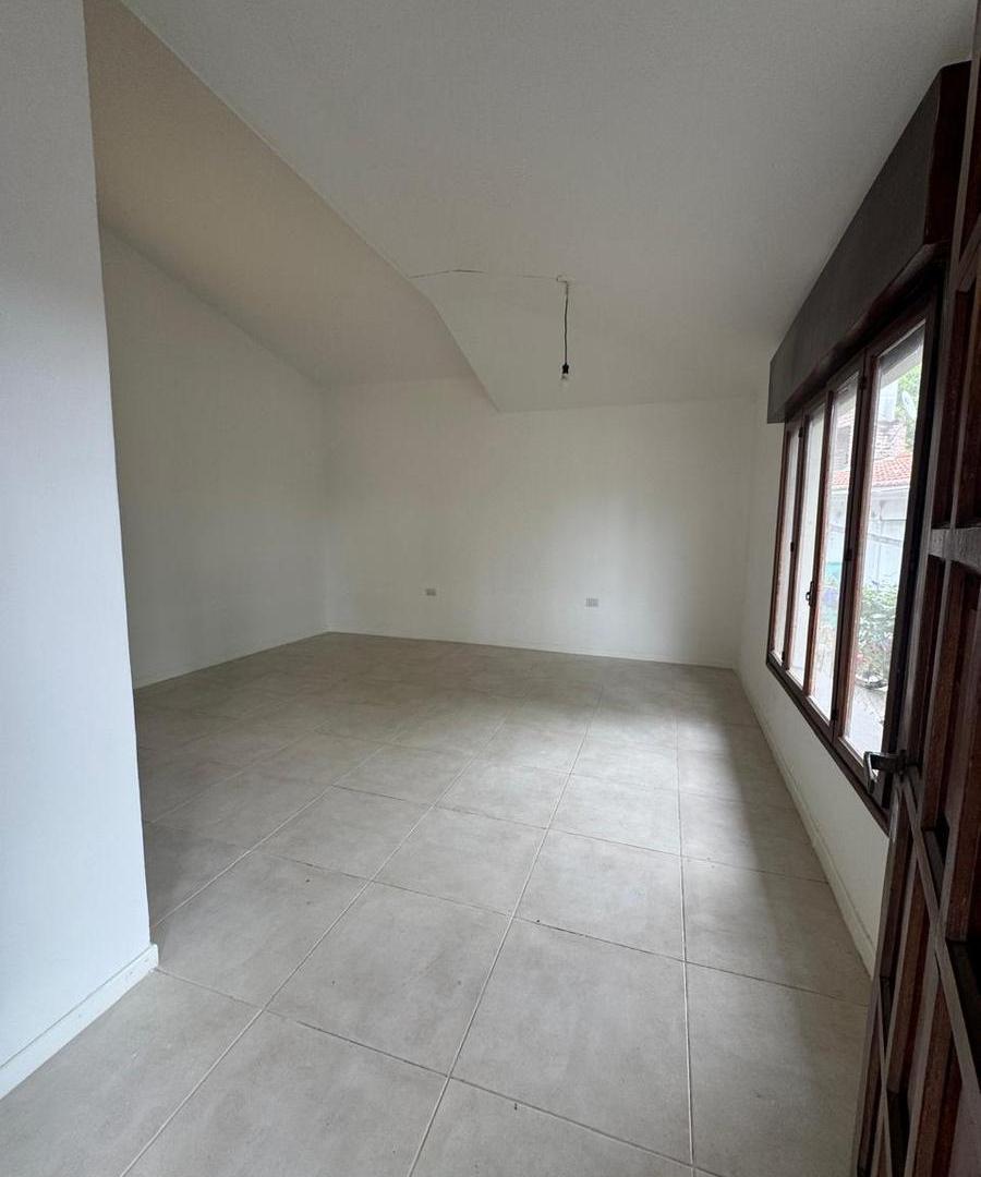 Foto de Venta de Casa Remodelada Integramente en la Tranquilidad de, imagen 1