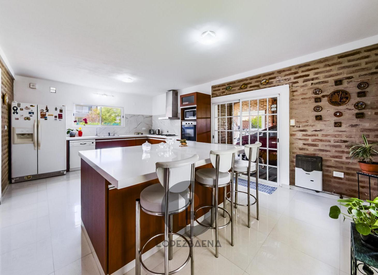 Foto de Venta Casa 4 dorm (1 PB) - 1270m2 terreno - San Isidro Villa Allende, imagen 1