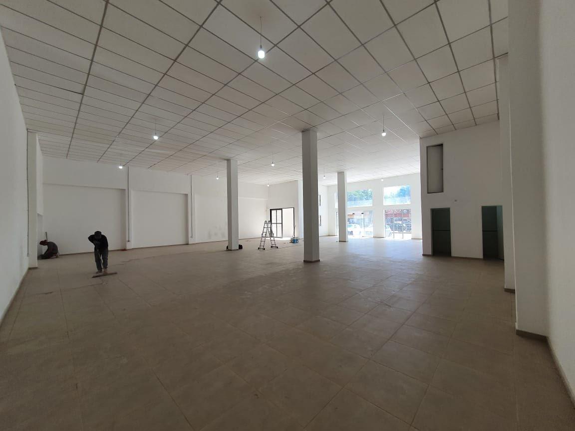 Foto de ALQUILER - GRAN LOCAL SOBRE DONATO ALVAREZ - 340 m2, imagen 3