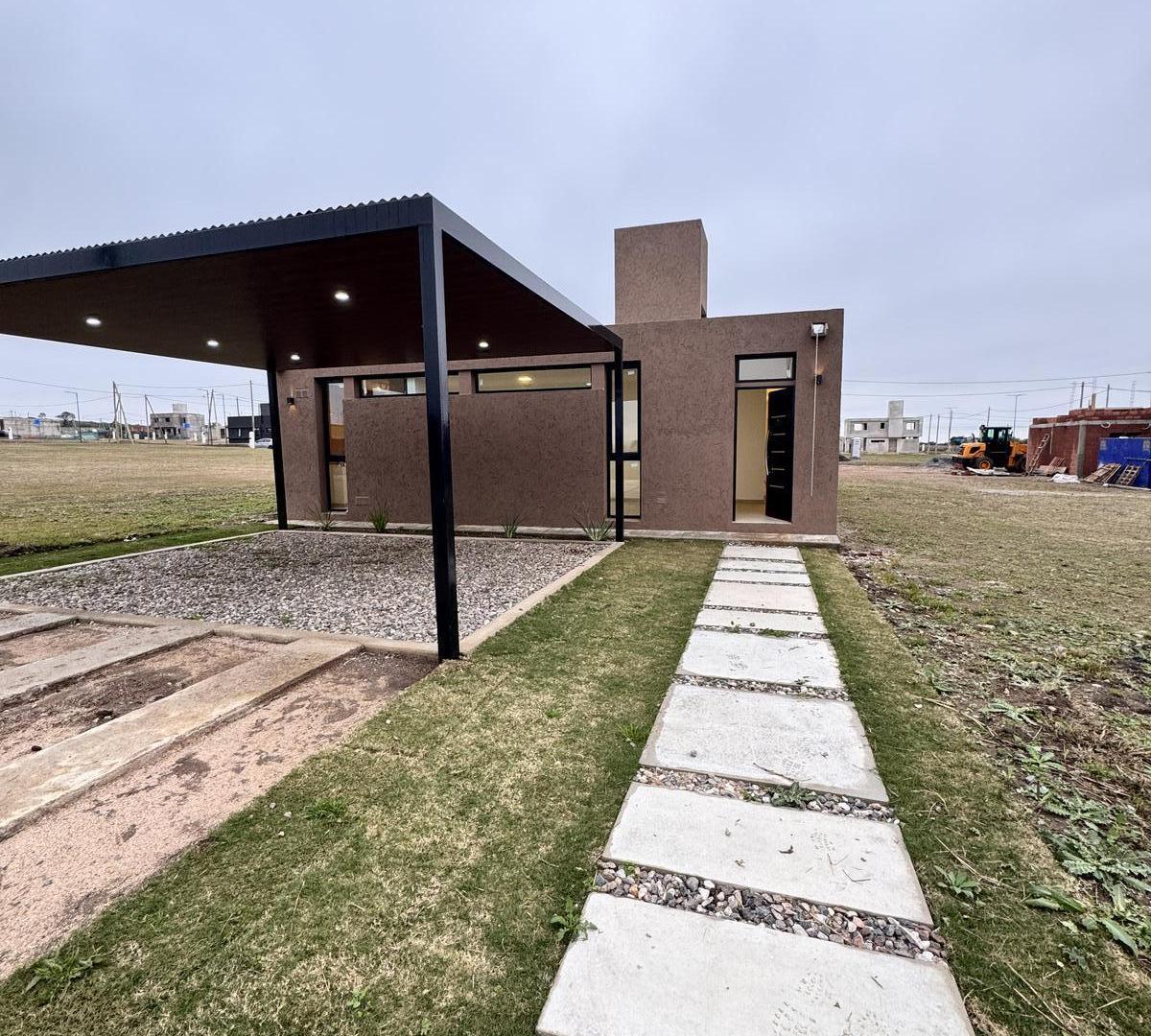 Foto de VENTA CASA 3 DORM COCHERA DOBLE DOCTA CENTRAL, imagen 2