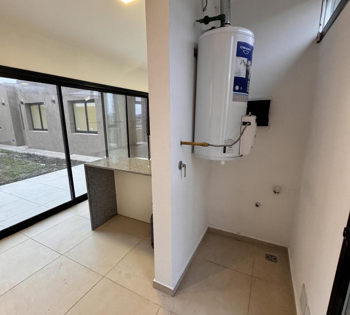 Foto de VENTA CASA 3 DORM COCHERA DOBLE DOCTA CENTRAL, imagen 4