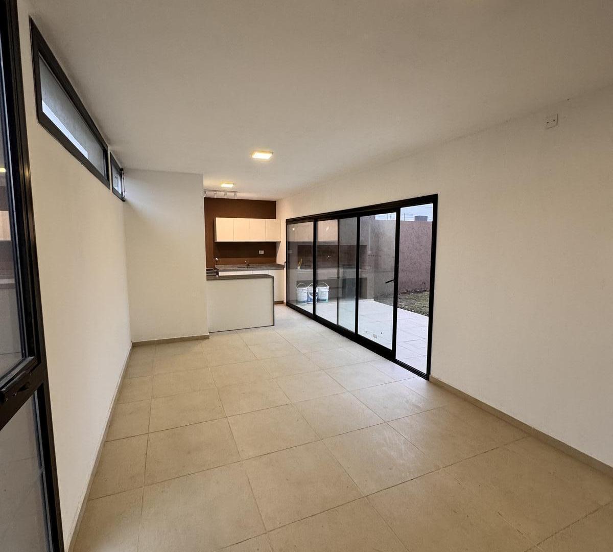 Foto de VENTA CASA 3 DORM COCHERA DOBLE DOCTA CENTRAL, imagen 1