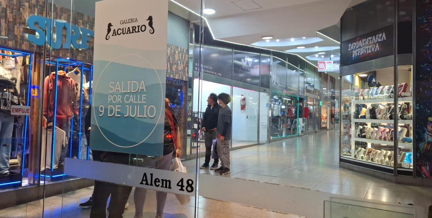 Foto de AQUI! VENTA LOCAL Exc. Ubicación GAL ACUARIO II Carlos Paz, imagen 1
