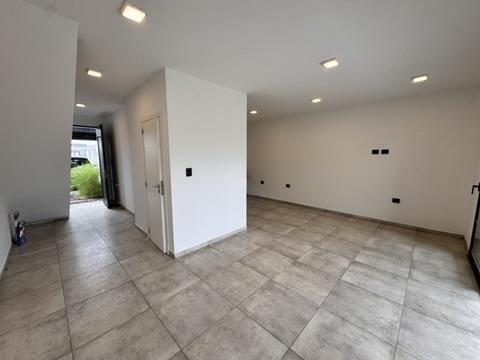 Foto de DUPLEX 2 DORMITORIOS COCHERA DOBLE DOCTA A 1 CUADRA DE PLAZA, imagen 2