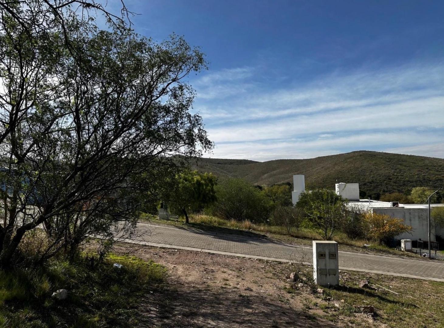 Foto de Venta de Lote en Colinas de La Deseada, todos los sevicios, imagen 1