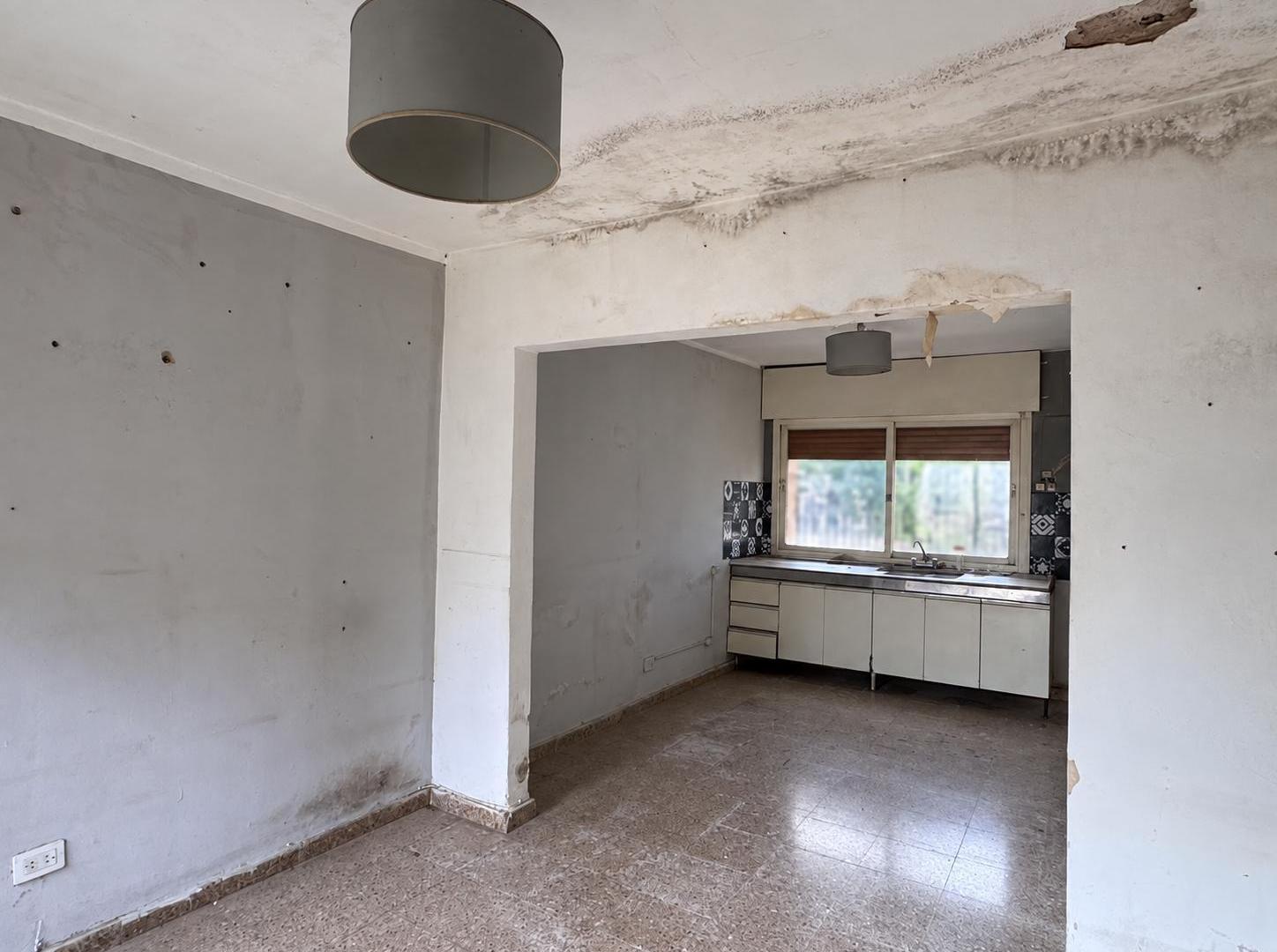 Foto de CASA A REMODELAR EN VILLA CENTENARIO 2 Dormitorios - Gran Potencial, imagen 3