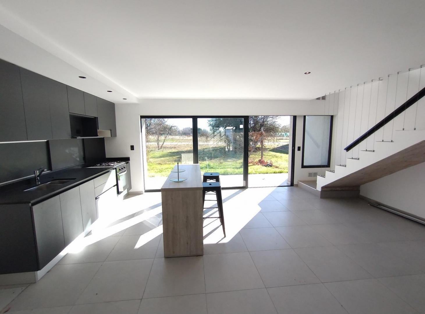 Foto de VENTA ESPECTACULAR DUPLEX 3DORMITORIOS COCHERA DOBLE EN ACQUAVISTA, imagen 5