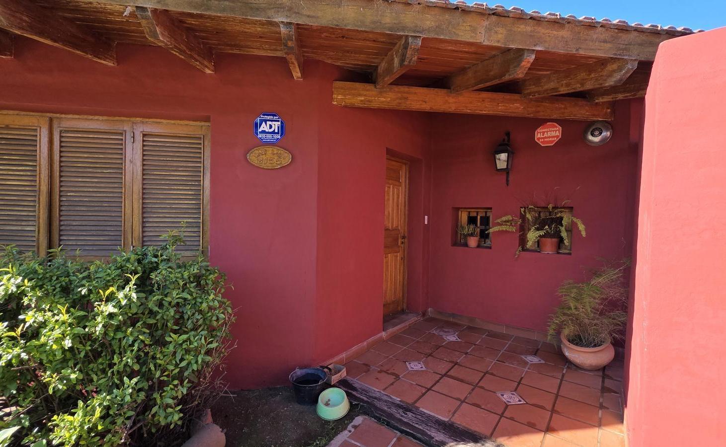Foto de VENTA CASA 2 DORMITORIOS VILLA ALLENDE CALIDA Y ACOGEDORA CON ESCRITURA, imagen 3