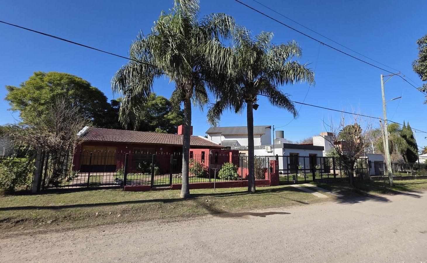 Foto de VENTA CASA 2 DORMITORIOS VILLA ALLENDE CALIDA Y ACOGEDORA CON ESCRITURA, imagen 1