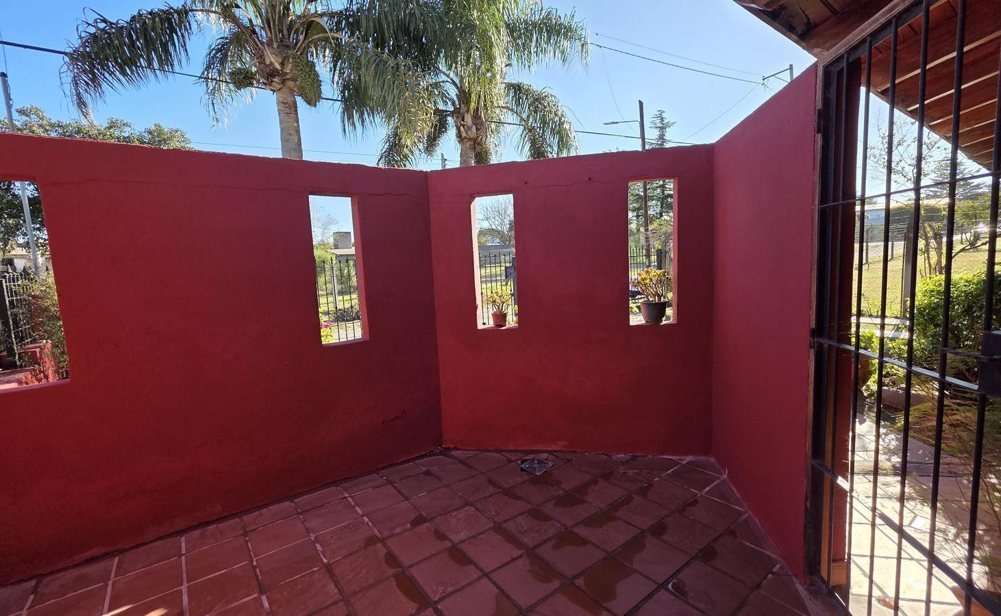 Foto de VENTA CASA 2 DORMITORIOS VILLA ALLENDE CALIDA Y ACOGEDORA CON ESCRITURA, imagen 2