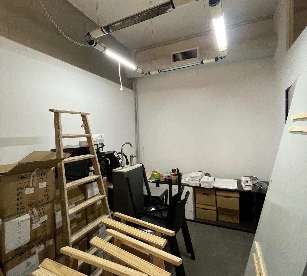 Foto de Venta local con 2 privados y patio Barrio Centro, imagen 2