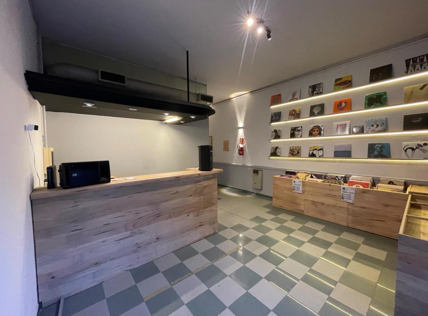 Foto de Venta local con 2 privados y patio Barrio Centro, imagen 3