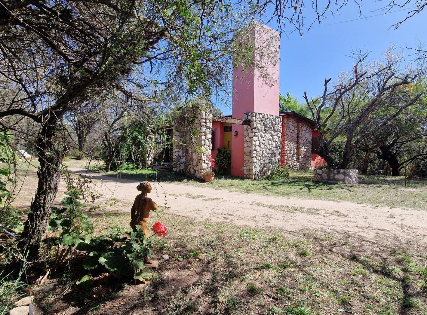 Foto de En Venta Casa en Terreno 2.500m2 con Pileta, Escritura!! en Las Chacras, imagen 2