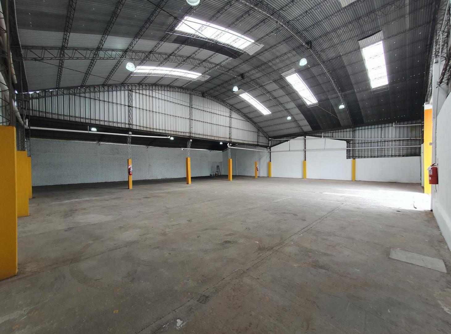 Foto de ALQUILER GALPÓN 680 M2 - CAMINO SAN CARLOS, imagen 1