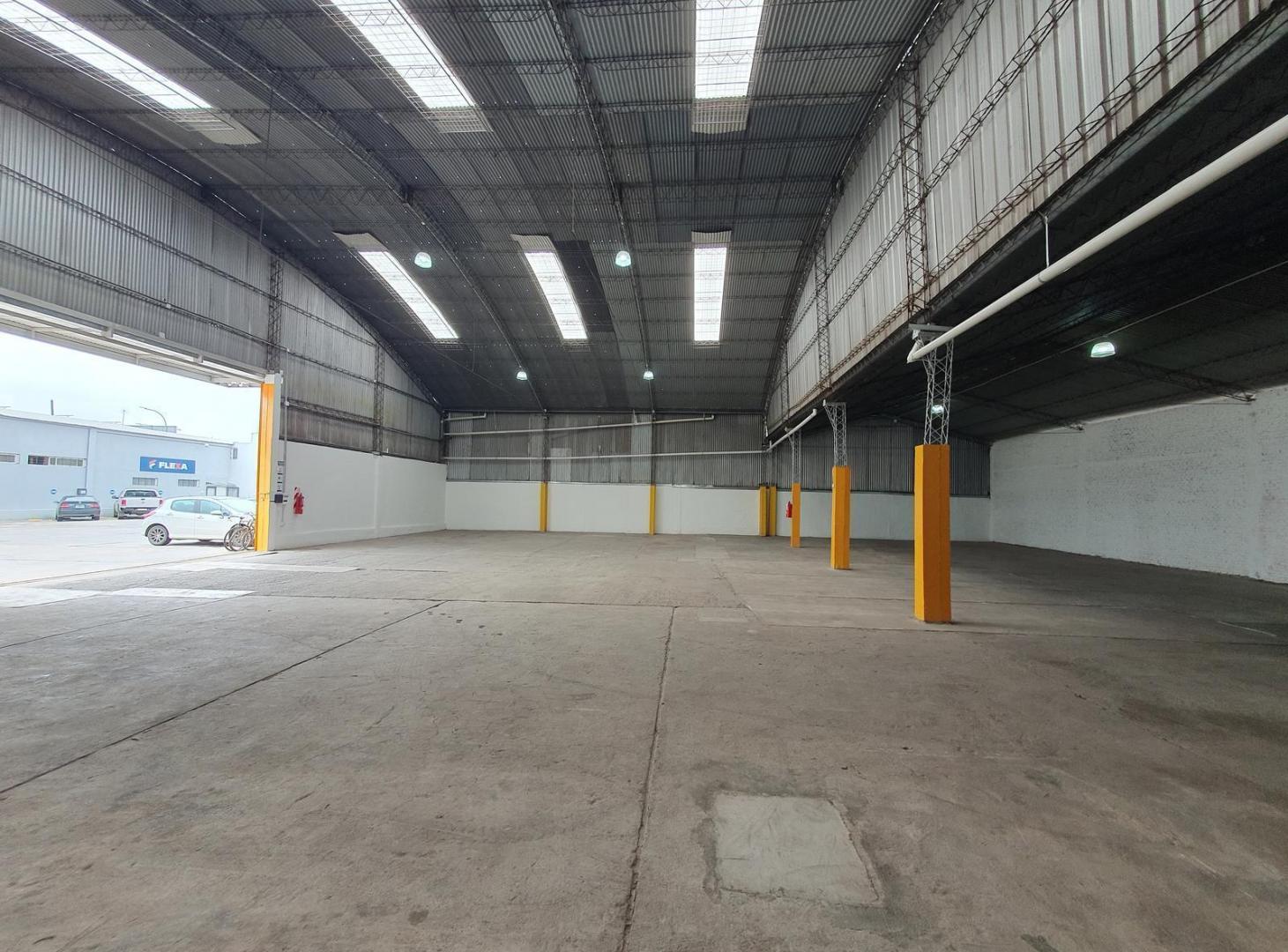 Foto de ALQUILER GALPÓN 680 M2 - CAMINO SAN CARLOS, imagen 5