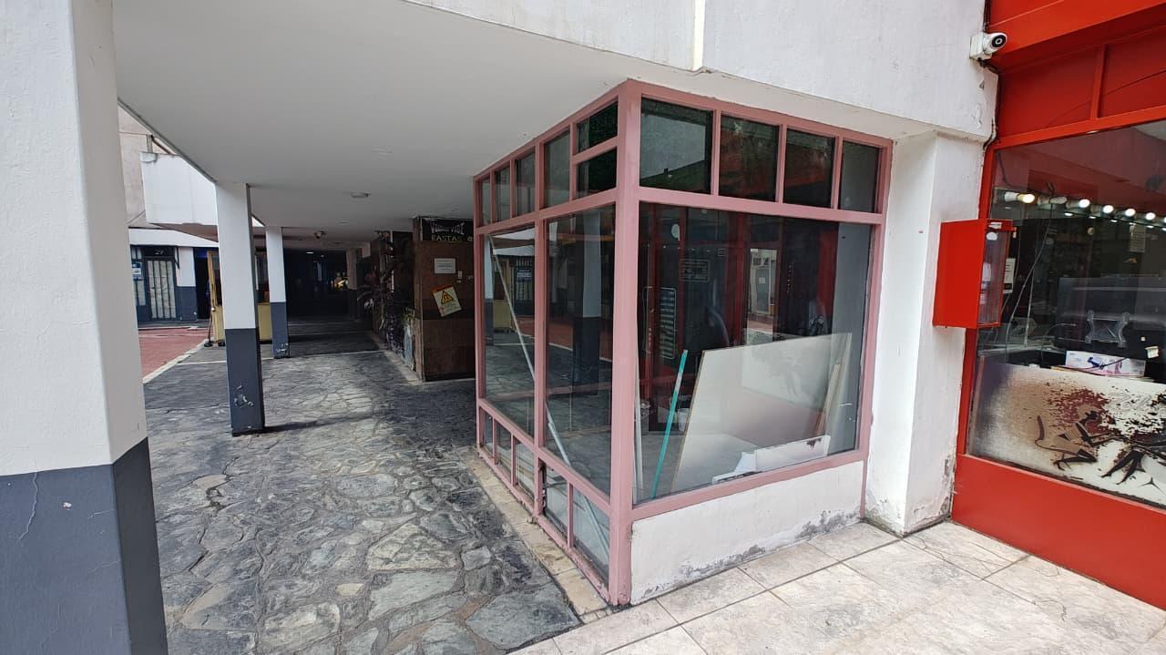 Foto de OPORTUNIDAD 2 Locales Comerciales - Velez Sarsfield 156 - Renta Activa, imagen 2