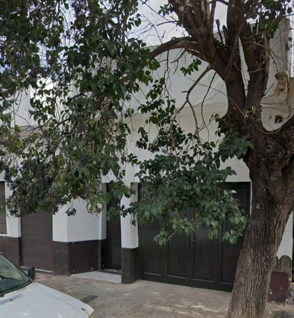Vendo Casa 7 ambientes con local Comercial, cochera. A mts de los Granaderos y Monseñor P, Cabrera