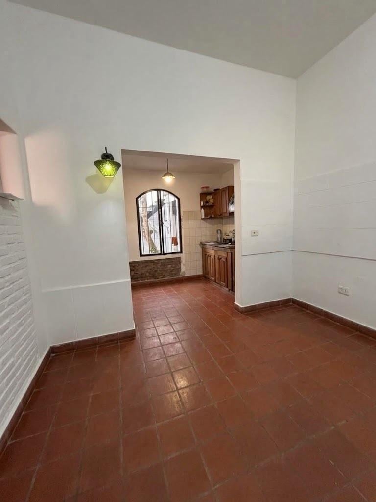 Foto de Oportunidad de inversión en Alberdi – PH en venta con gran, imagen 1