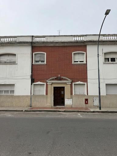 Foto de Oportunidad de inversión en Alberdi – PH en venta con gran, imagen 4