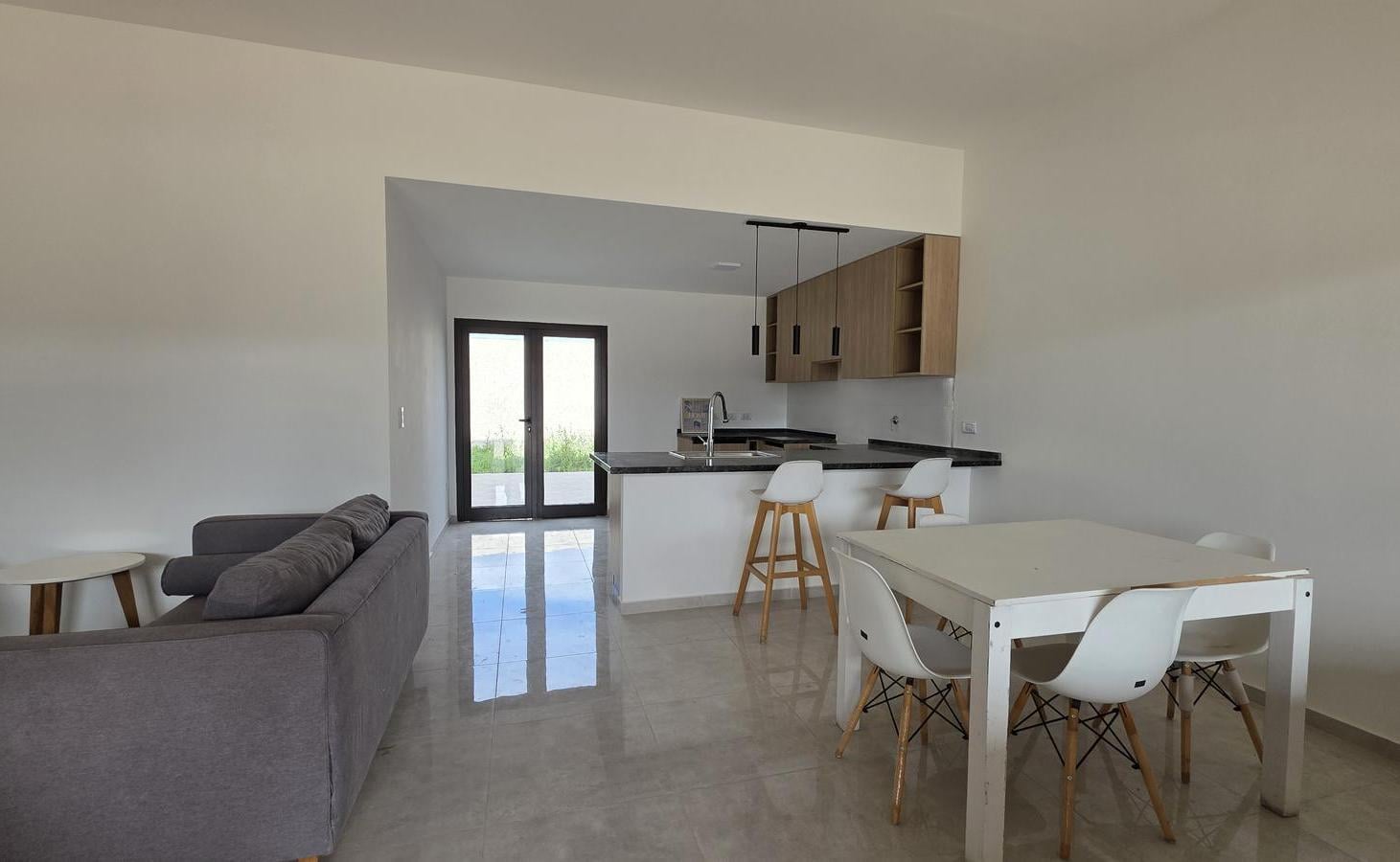 Foto de VENTA EN DOCTA CASA EN UNA PLANTA A ESTRENAR 3 DORMITORIOS MUY LUMINOSA, imagen 5