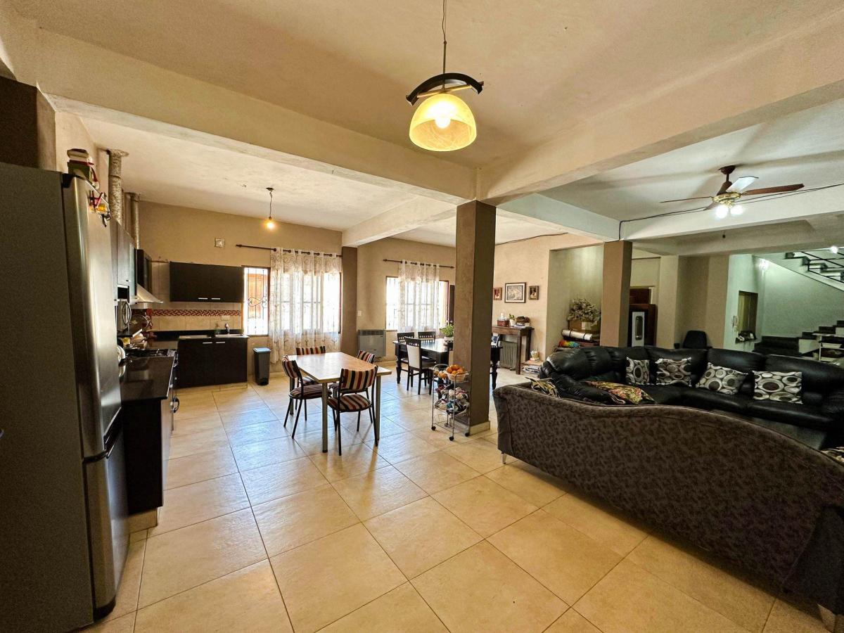 Venta Casa + Local Comercial B° San Franc de Alava 1