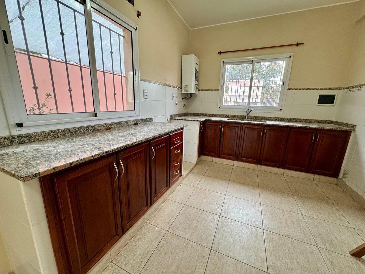 Casa 4 Dorm. Perico Bº San Isidro 250 m² 3
