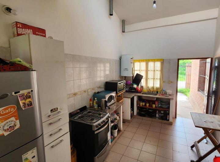 VENTA CASA EN BARRIO PEROVIC 3 DORMITORIOS 4