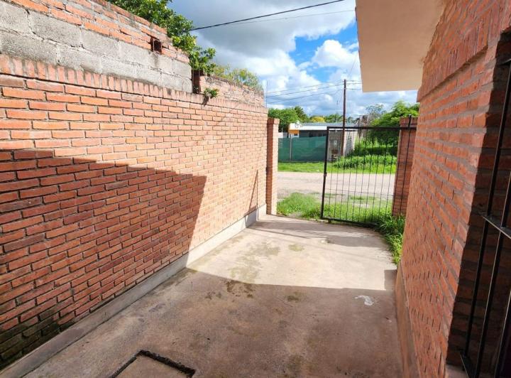 VENTA CASA EN BARRIO PEROVIC 3 DORMITORIOS 3