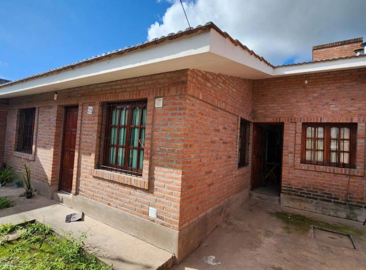 VENTA CASA EN BARRIO PEROVIC 3 DORMITORIOS 1