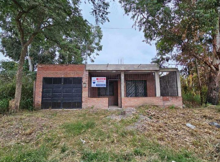 VENTA CASA A TERMINAR - B° SARGENTO CABRAL 4