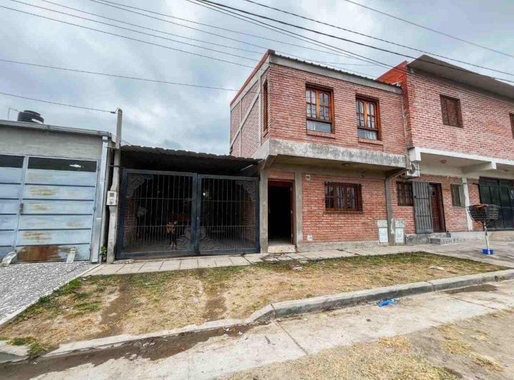 VENTA CASA  B°ALTO COMEDERO 2