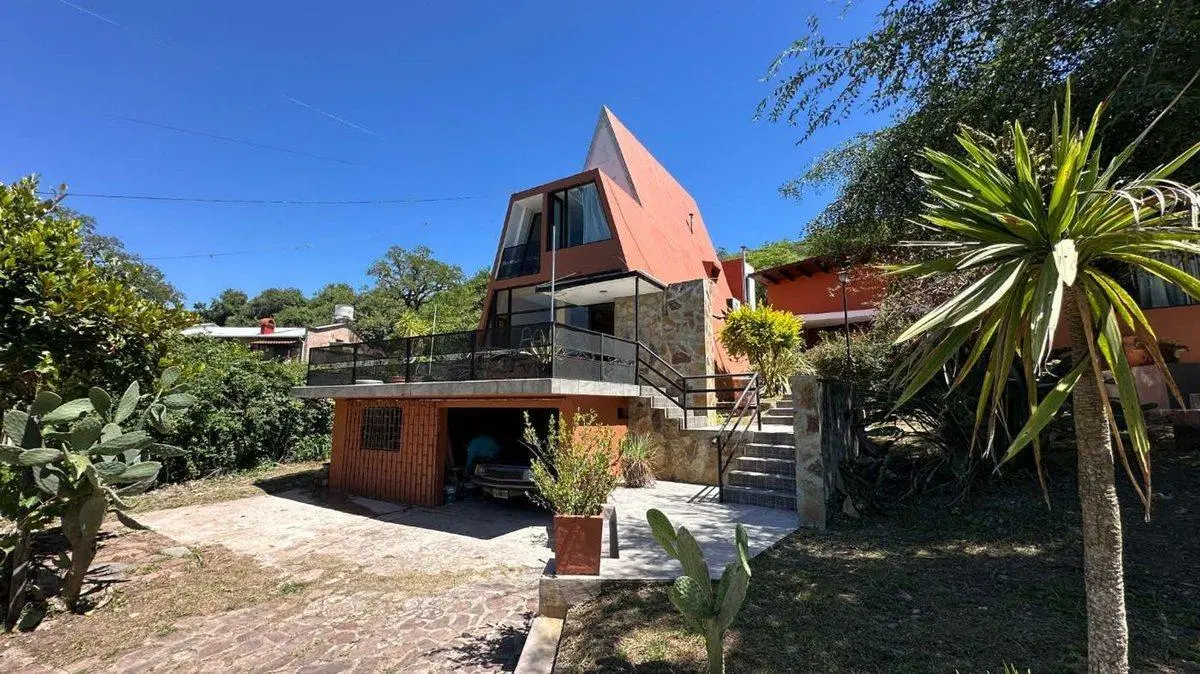 VENTA CASA 3 DORM 1600m2 - B° LOS PERALES 2