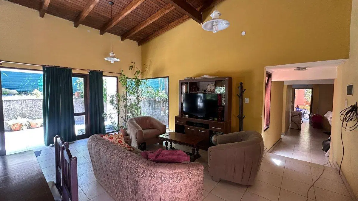VENTA CASA 3 DORM 1600m2 - B° LOS PERALES 5