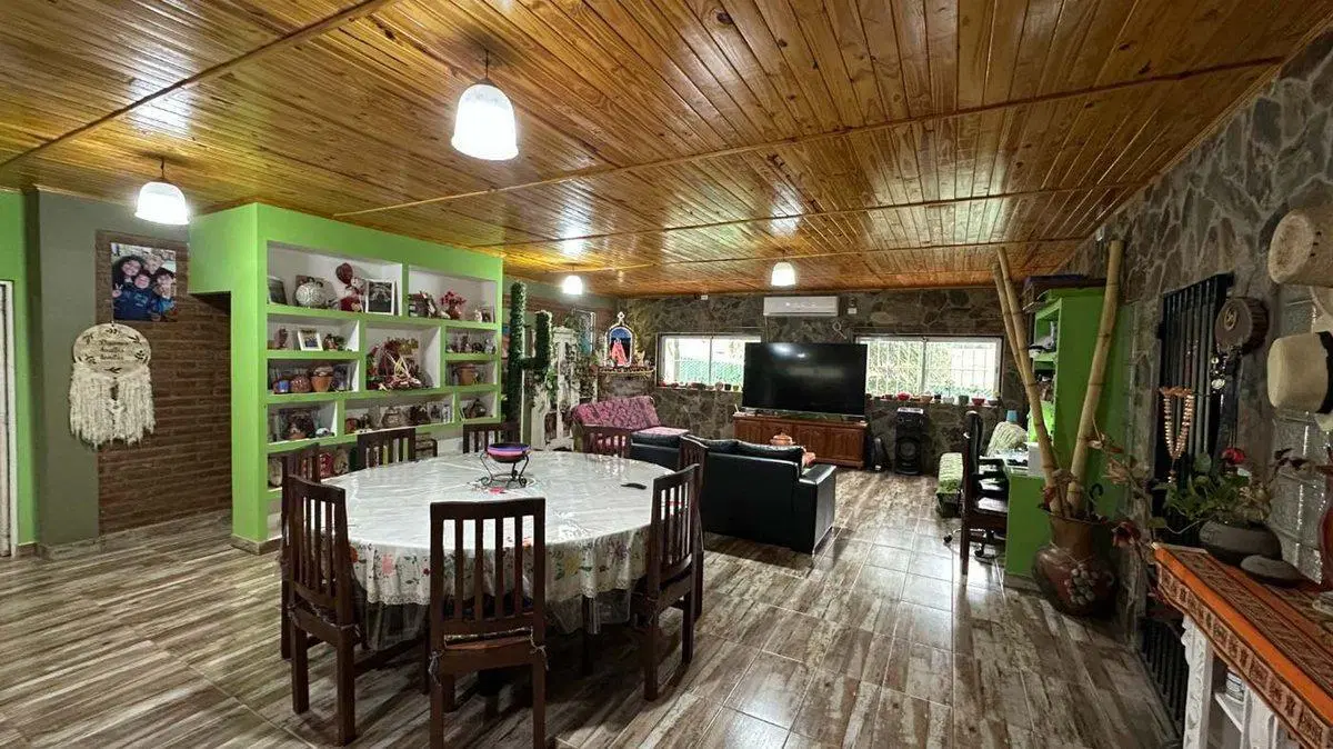 VENTA CASA LOS ALISOS 2 DORM+MONOAMBIENTE C/PILETA 2