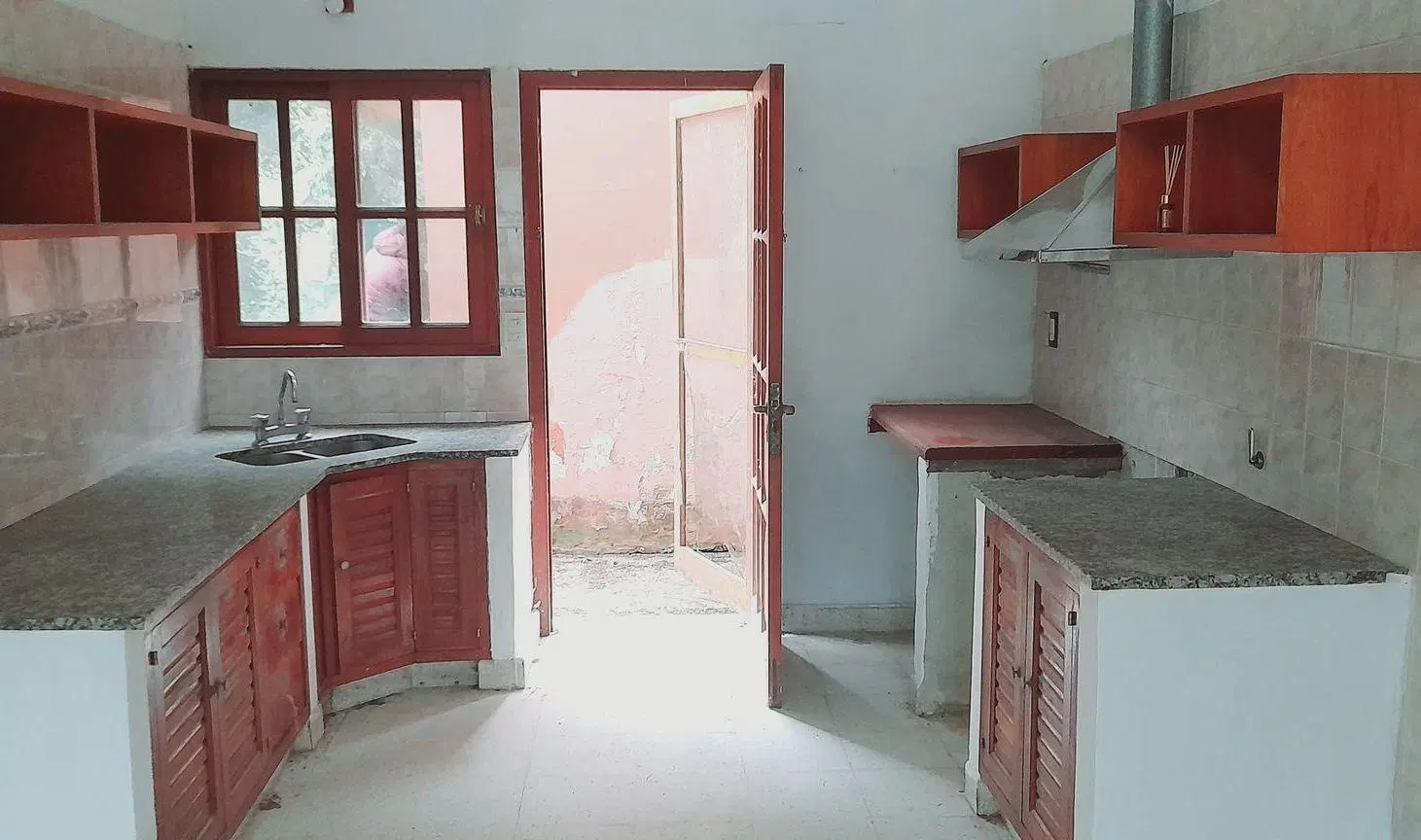 VENTA DE CASA EN B LOS PERALES 5
