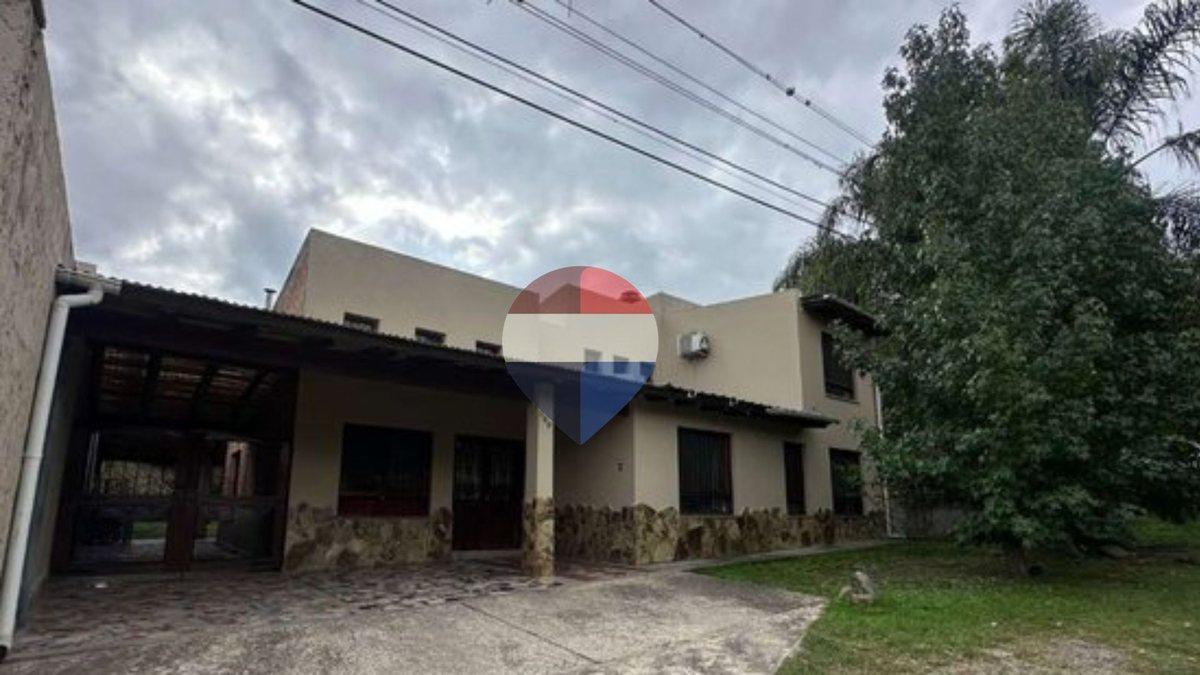 VENTA CASA 4 DORM - B° LOS PERALES