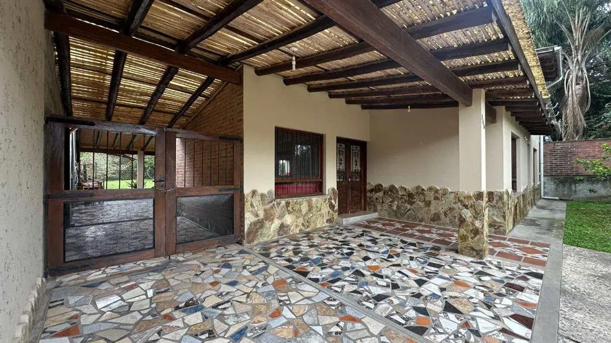 VENTA CASA 4 DORM - B° LOS PERALES 2