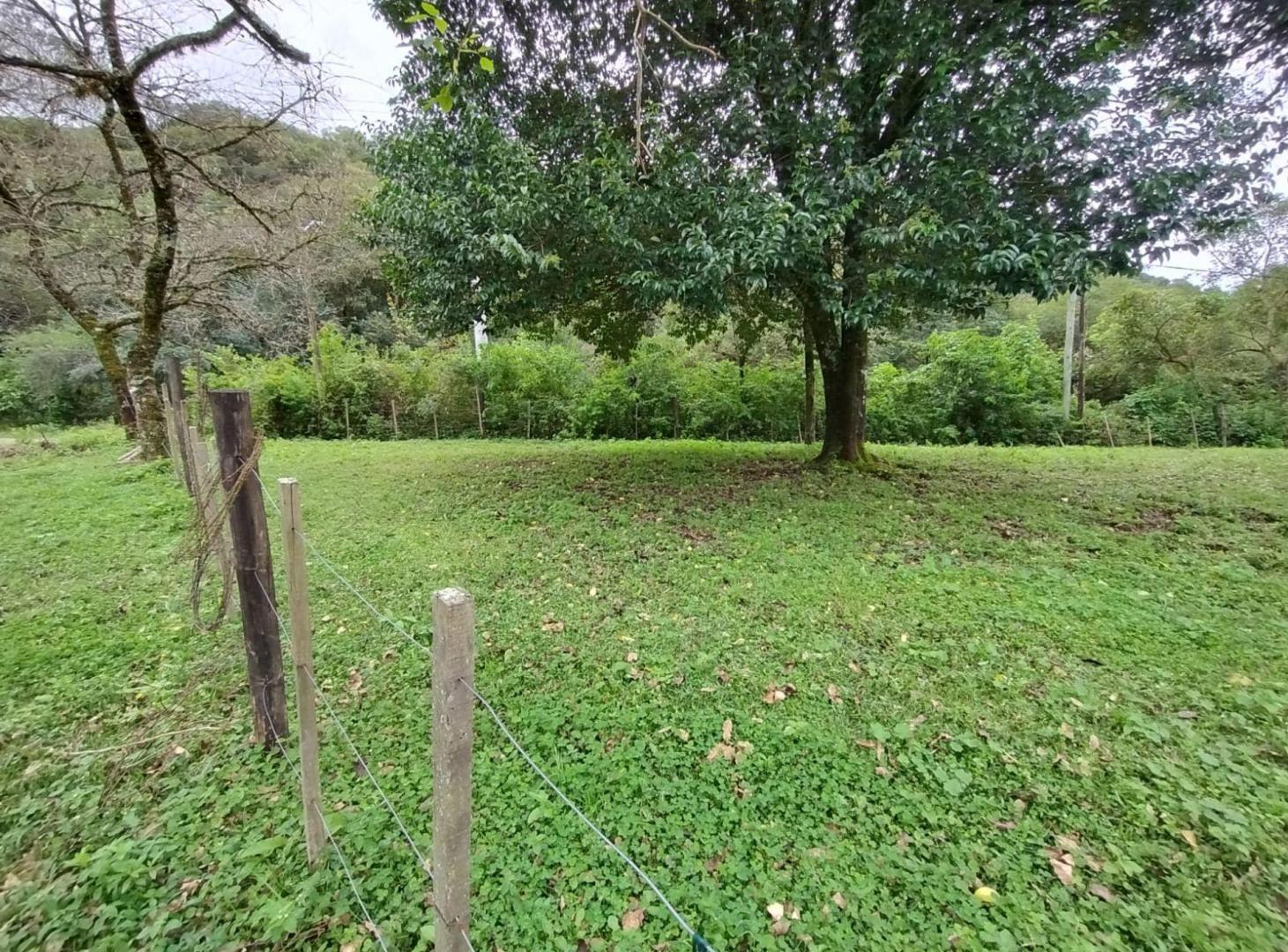 VENTA TERRENO EN ESQ. 1.054,76 M2 LOS NOGALES YALA
