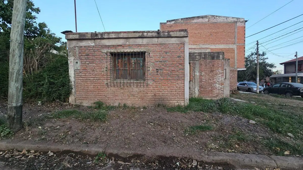 VENTA CASA 2 DORMITORIOS A RECICLAR LOS PERALES 2