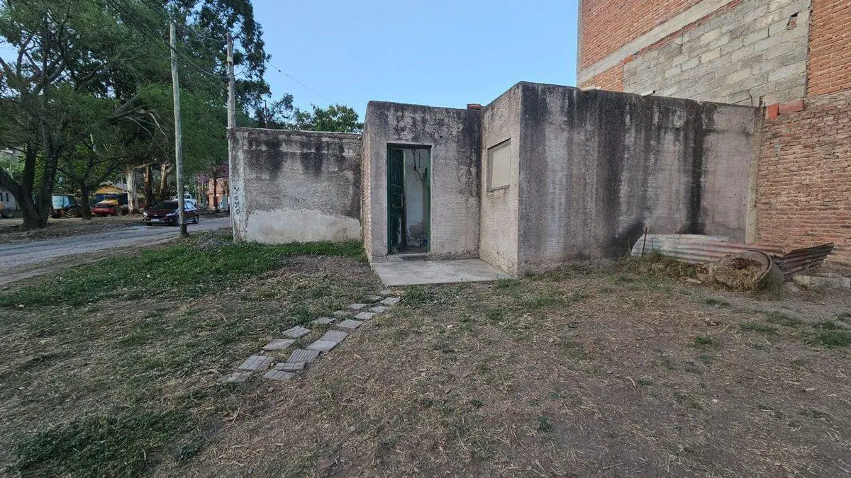 VENTA CASA 2 DORMITORIOS A RECICLAR LOS PERALES 5