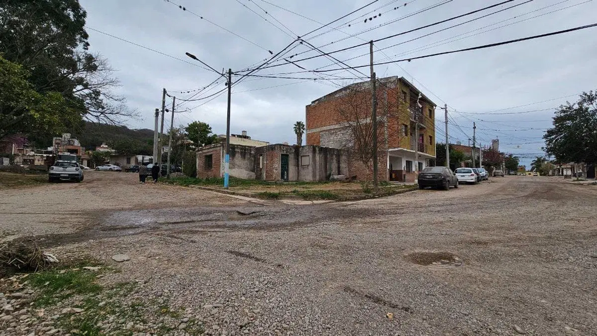 VENTA CASA 2 DORMITORIOS A RECICLAR LOS PERALES 4