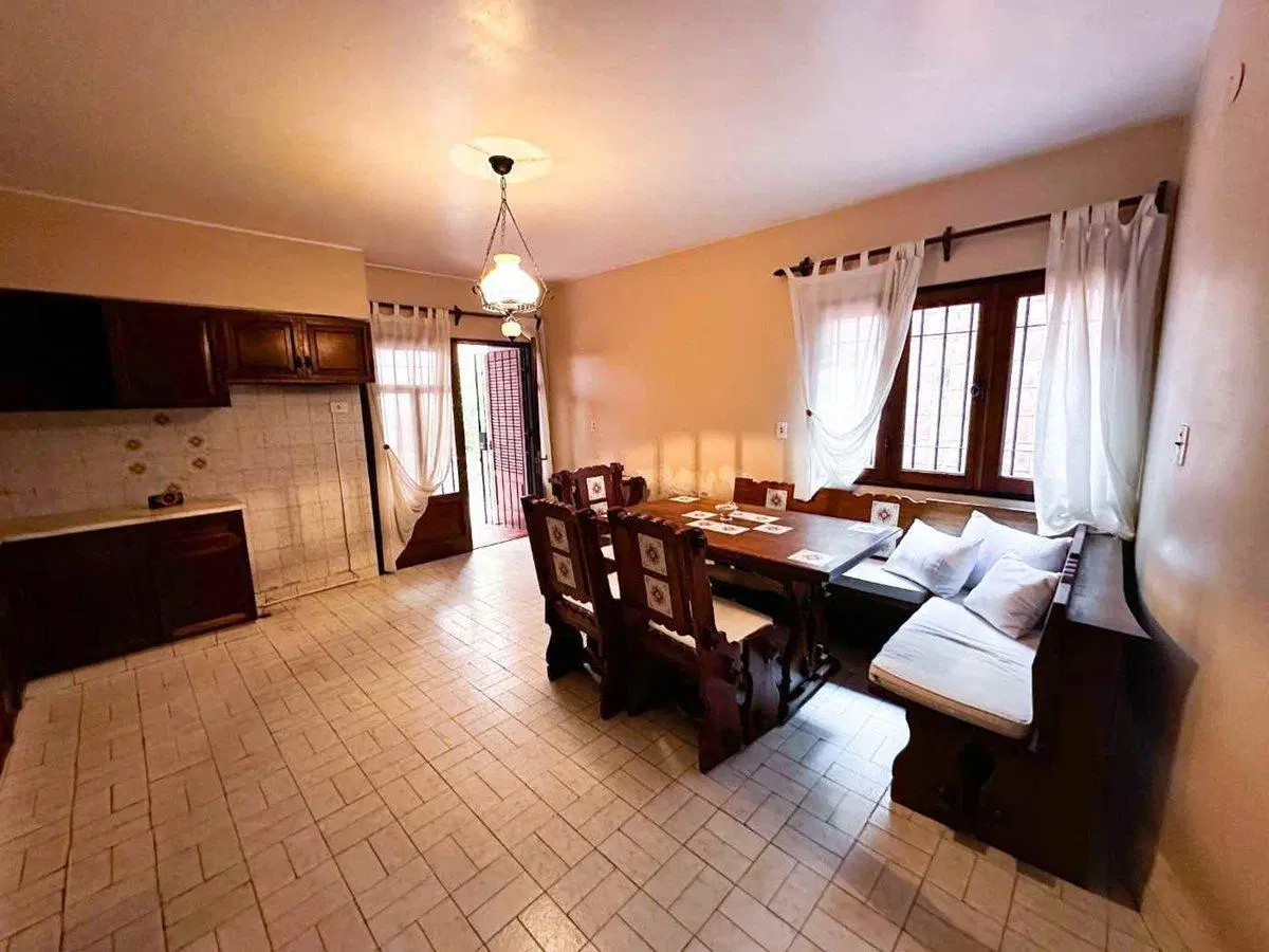 VENTA CASA 4 DORMITORIOS B° CENTRO 2