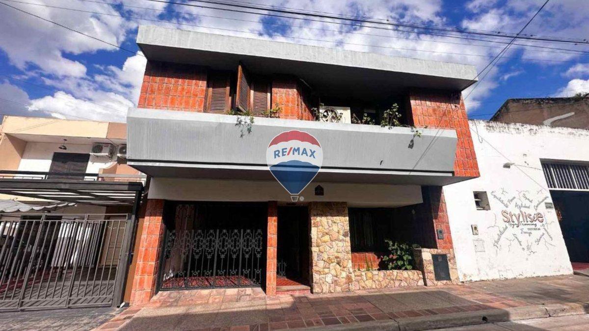 VENTA CASA 4 DORMITORIOS B° CENTRO