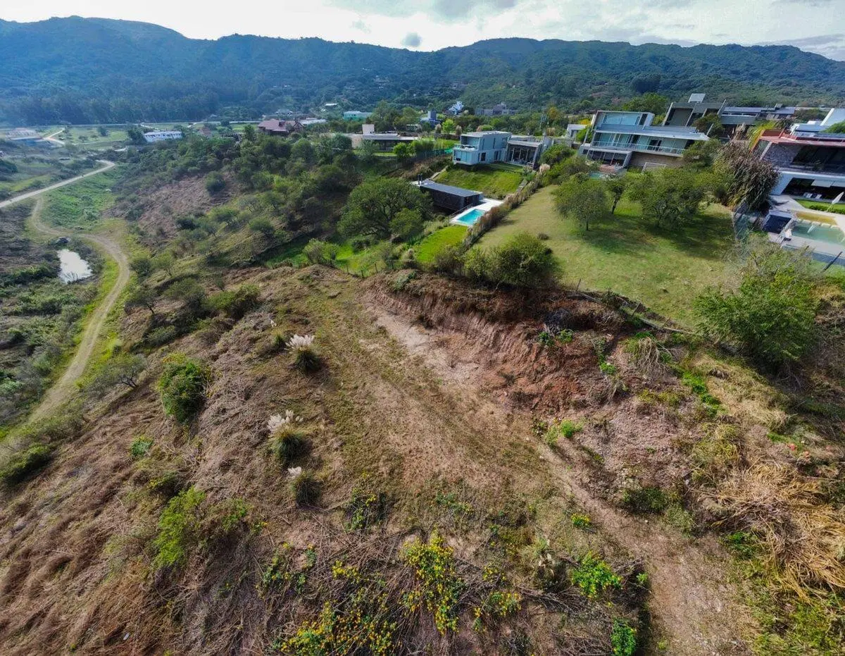 VENTA TERRENO 3.772 m² -  CLUB DE CAMPO LA ALMONA 2