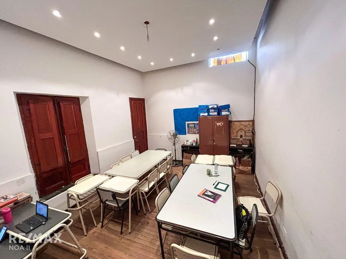 VENTA CASA 6 DORM B°CENTRO 4