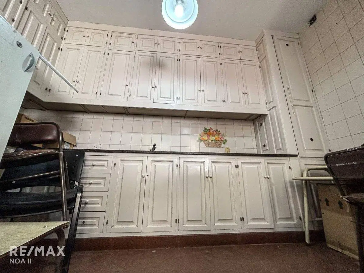 VENTA CASA 6 DORM B°CENTRO 2
